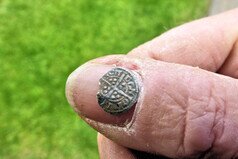 how to finf small hammered coins with a minelab equinox metal detector