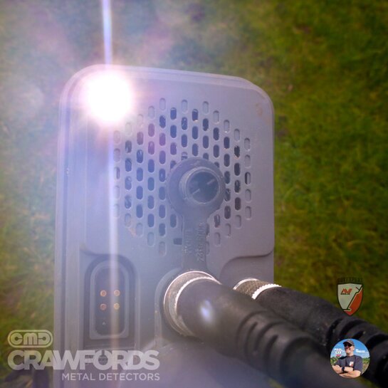 Minelab Vanquish 60 torch and charge port Minelab Vanquish 60 torch and charge port with data connection