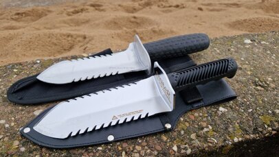 a handheld digging tool for metal detecting